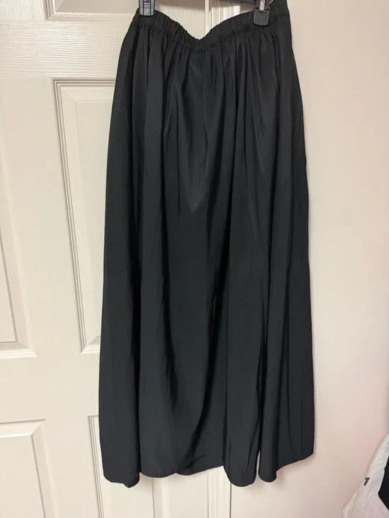 Black Pleated Maxi Skirt - Womens - Picture 3 of 4